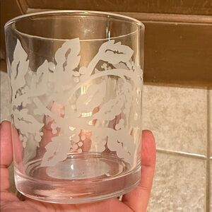 Set of 2 NWT 13.8oz Holiday clear Glass Christmas Holly Berries Tumbler etching